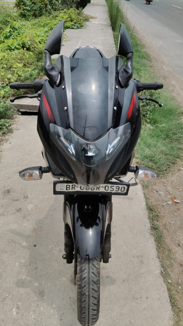 Bajaj Pulsar 220F 3