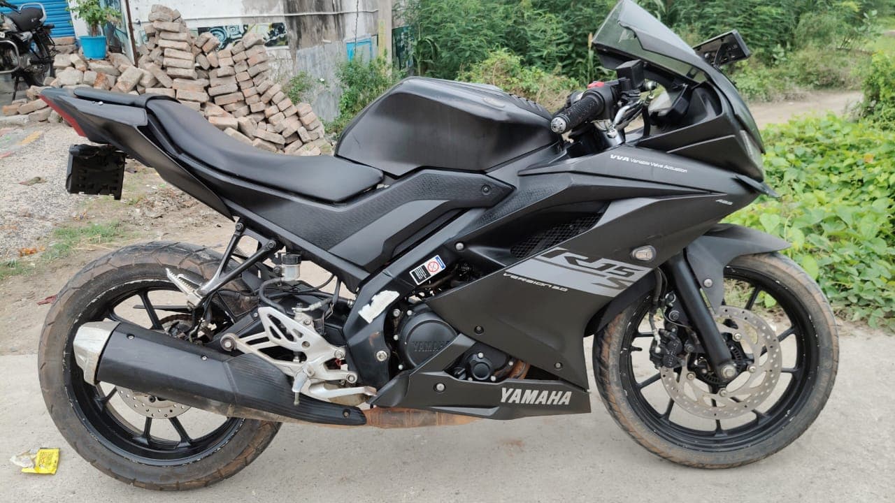 Yamaha YZF-R15 4