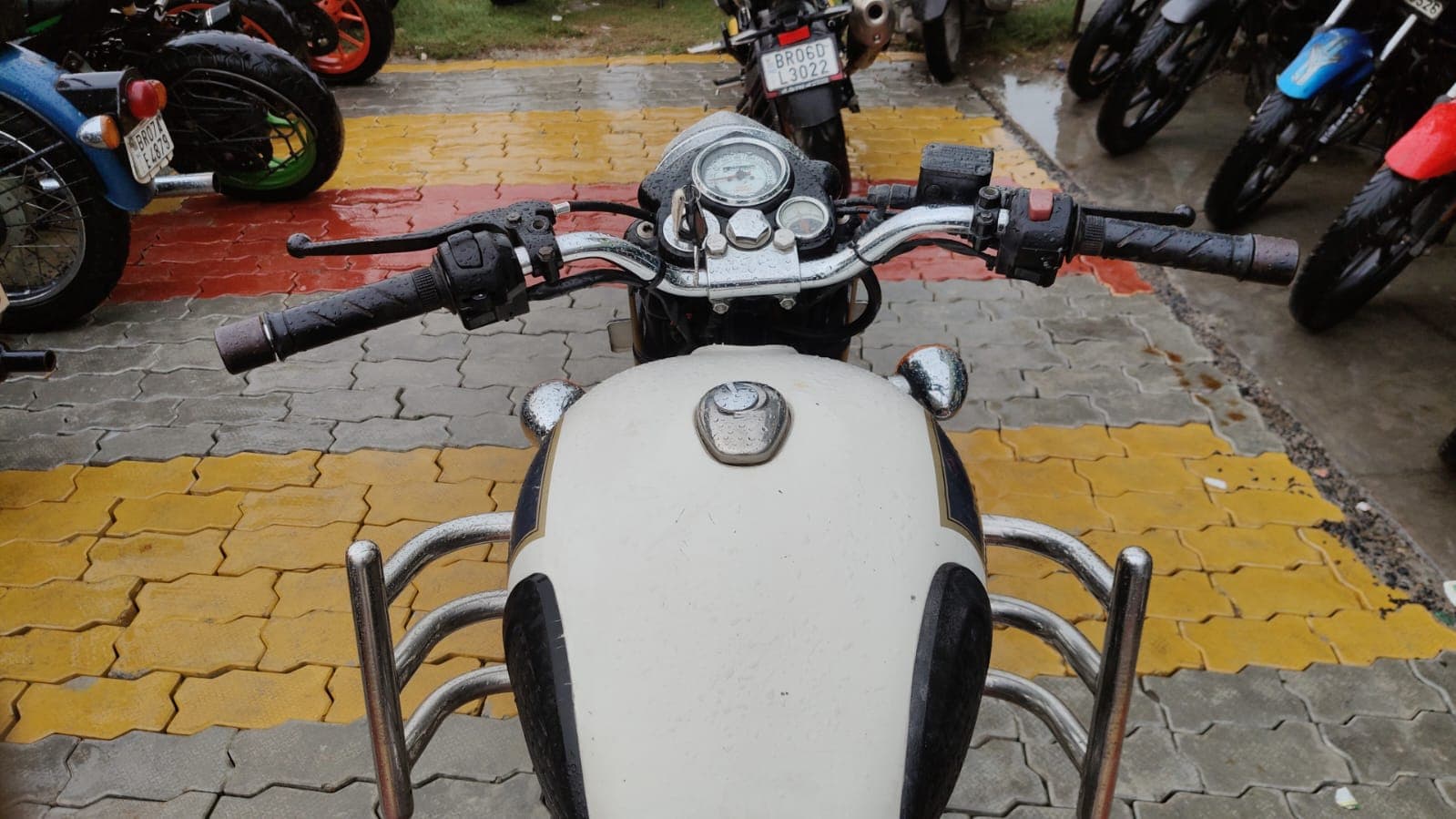 Royal Enfield Classic 350  2