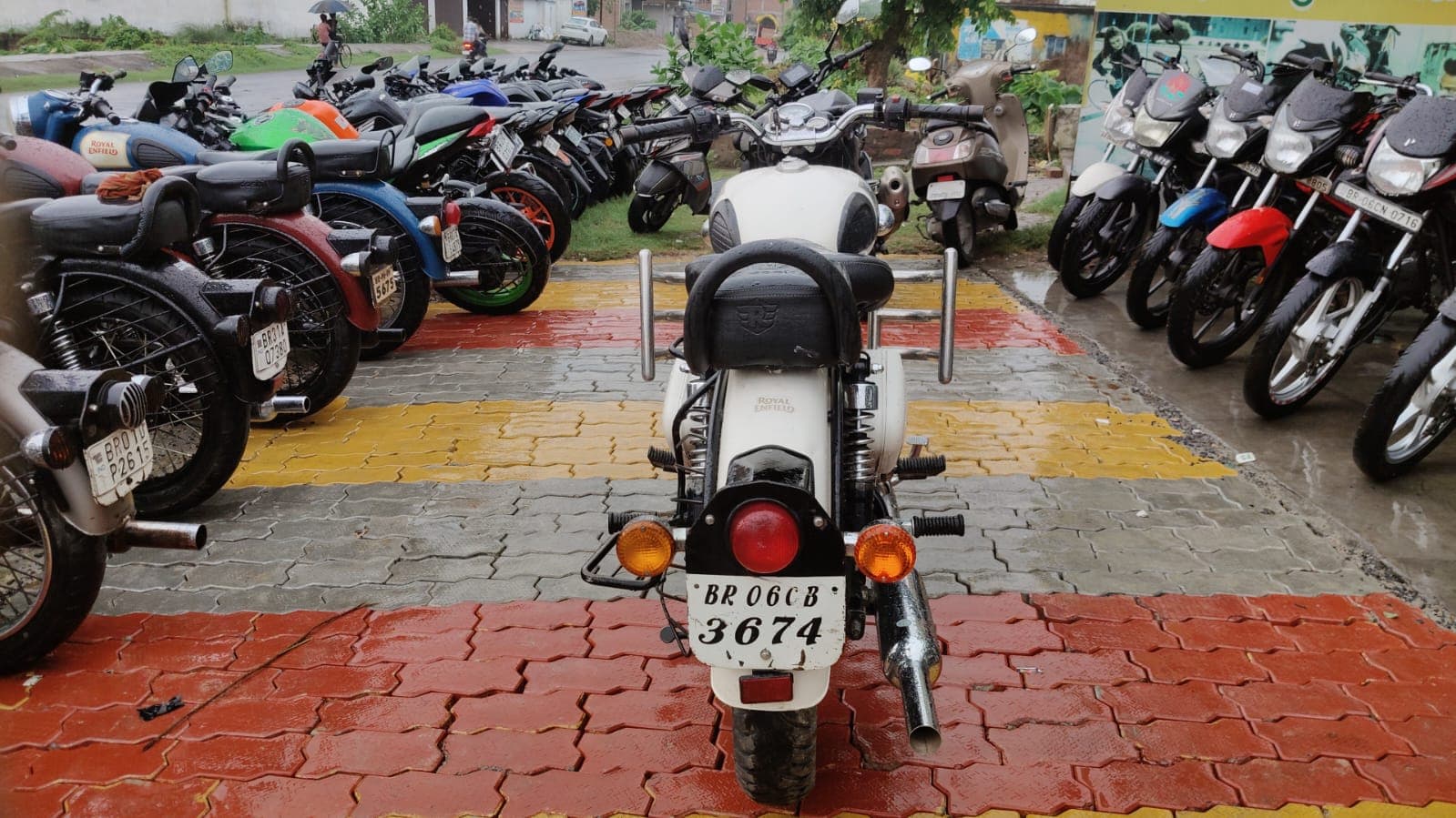 Royal Enfield Classic 350  3