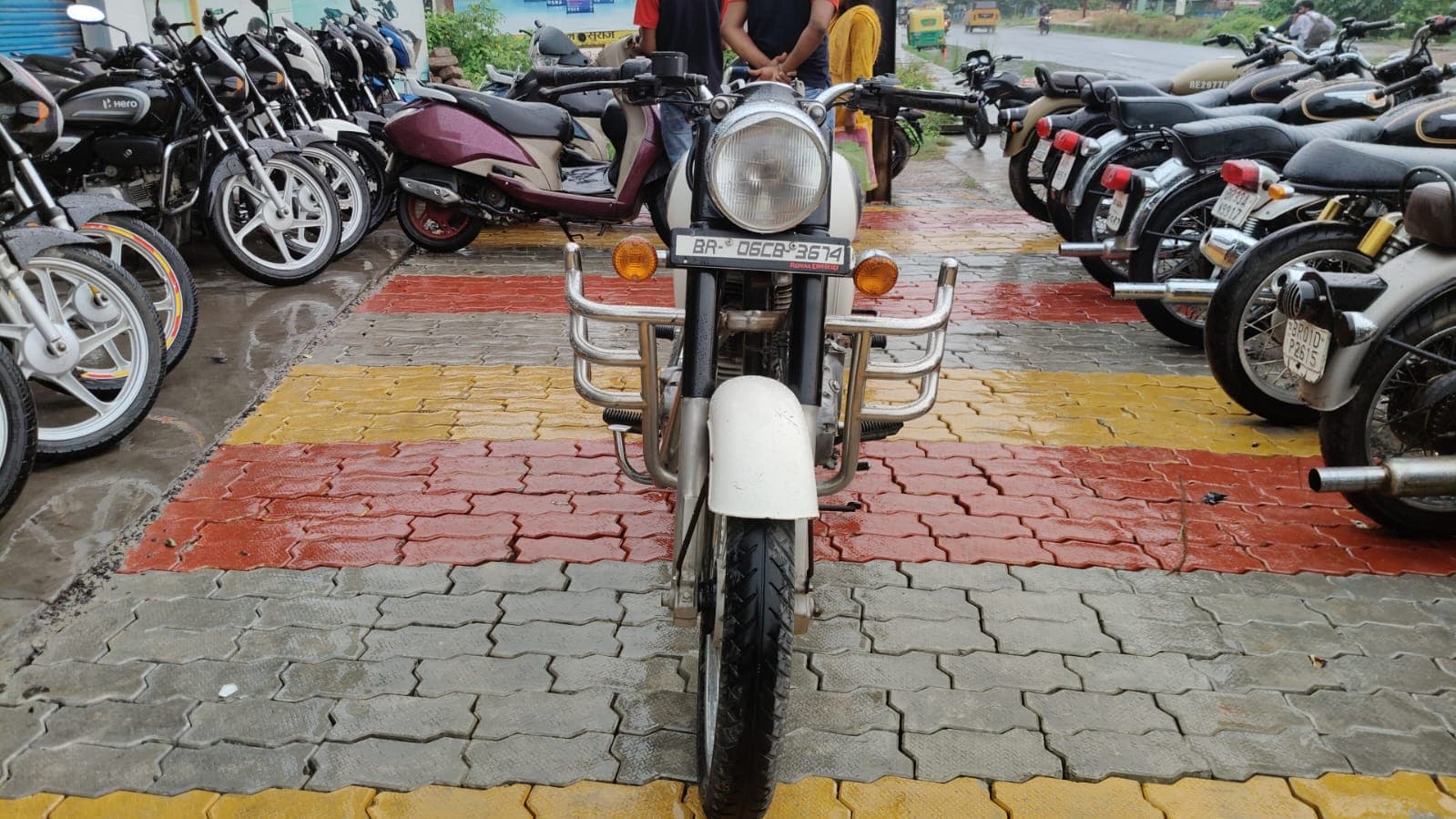 Royal Enfield Classic 350  4