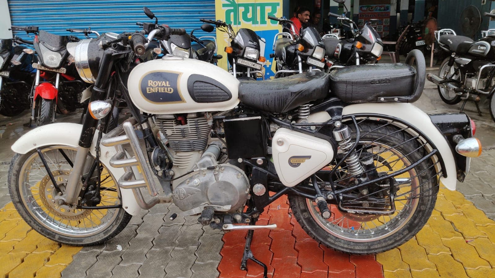 Royal Enfield Classic 350  5