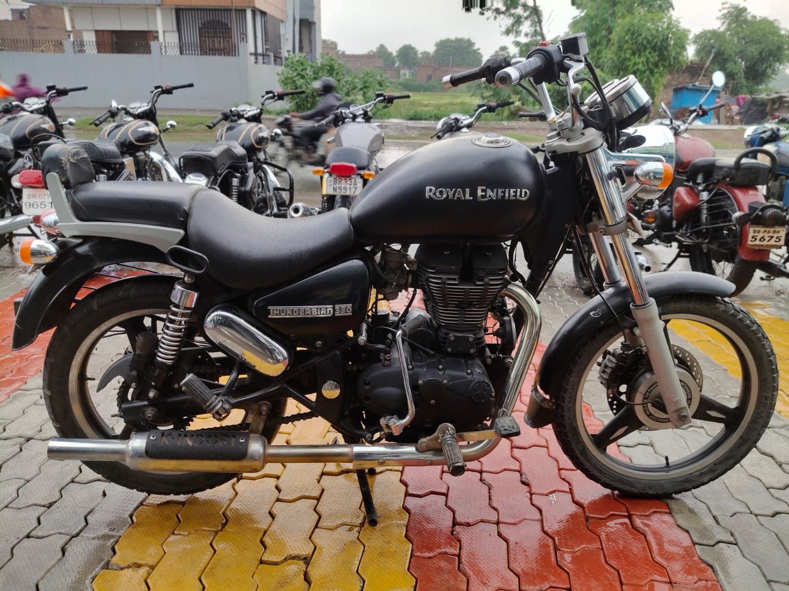 Royal Enfield Thunderbird 350 2