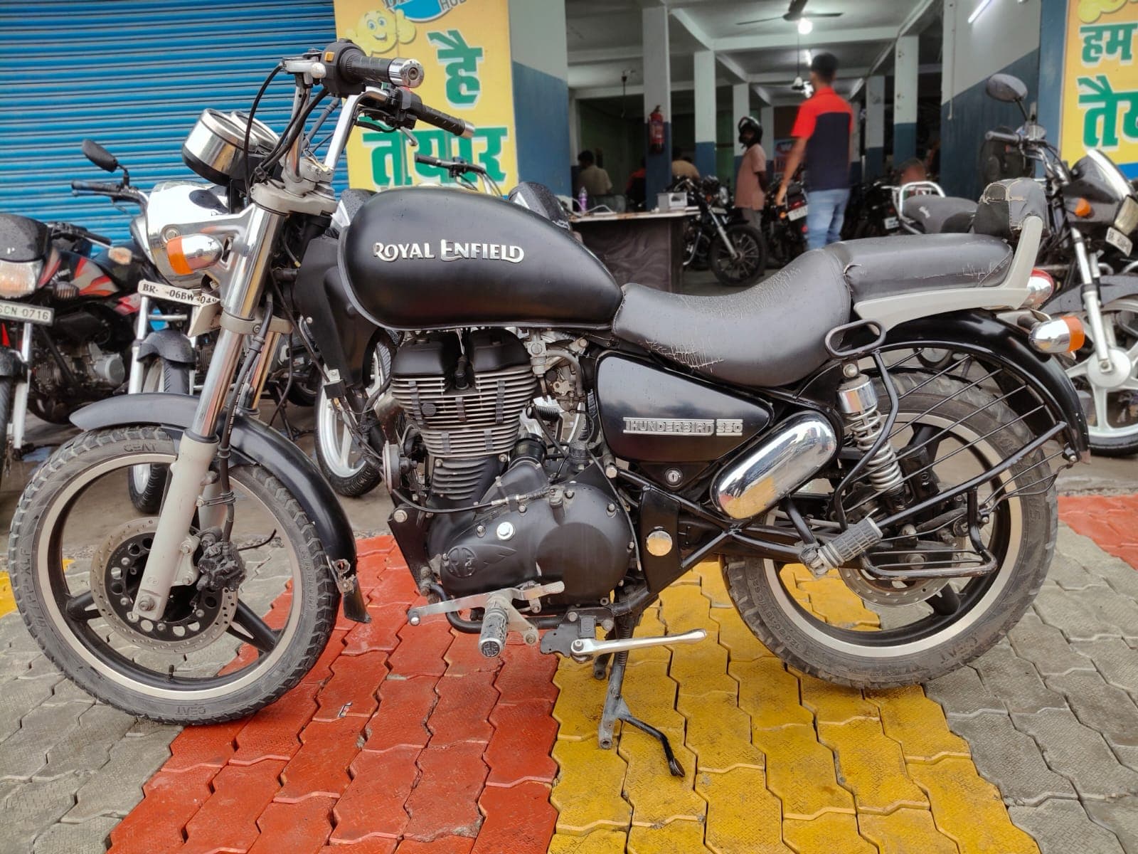 Royal Enfield Thunderbird 350 3
