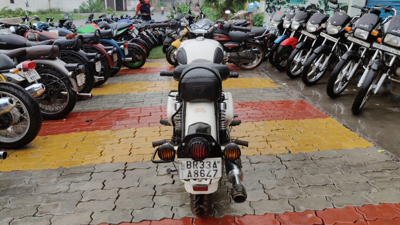 Royal Enfield Classic 350  2