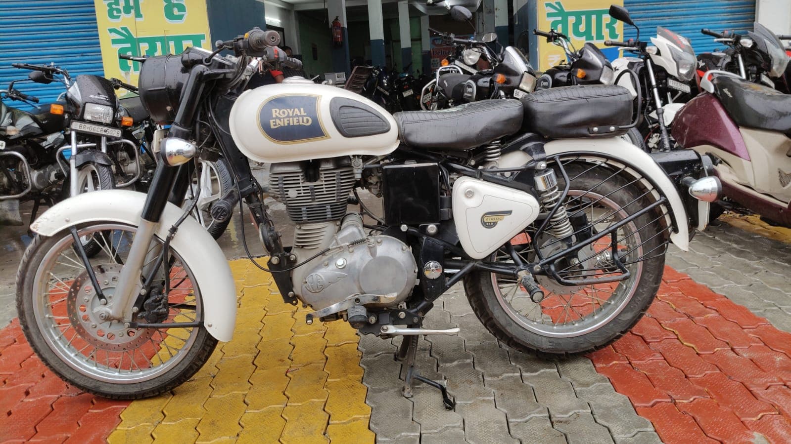 Royal Enfield Classic 350  4