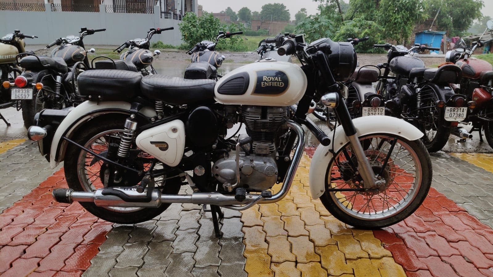 Royal Enfield Classic 350  5