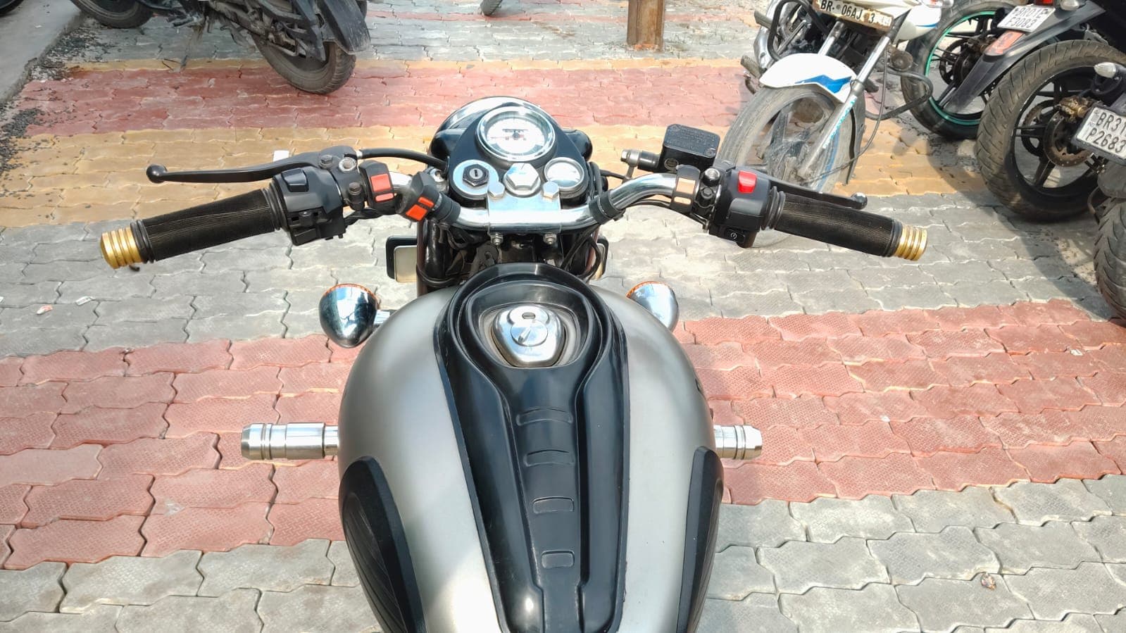Royal Enfield Bullet 2