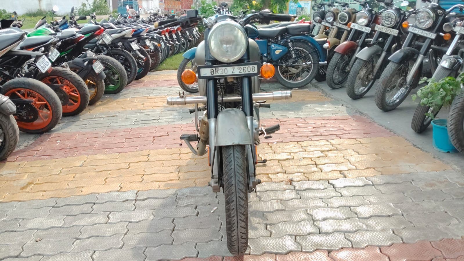 Royal Enfield Bullet 3