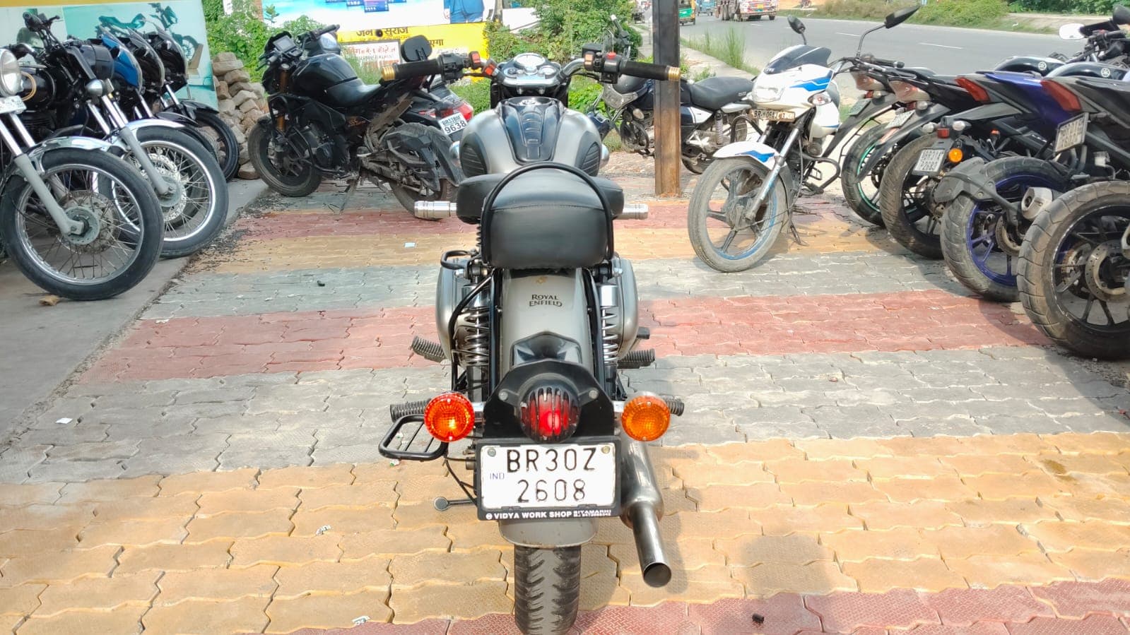 Royal Enfield Bullet 4