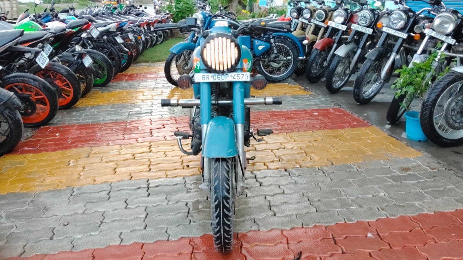 Royal Enfield Classic 350  2