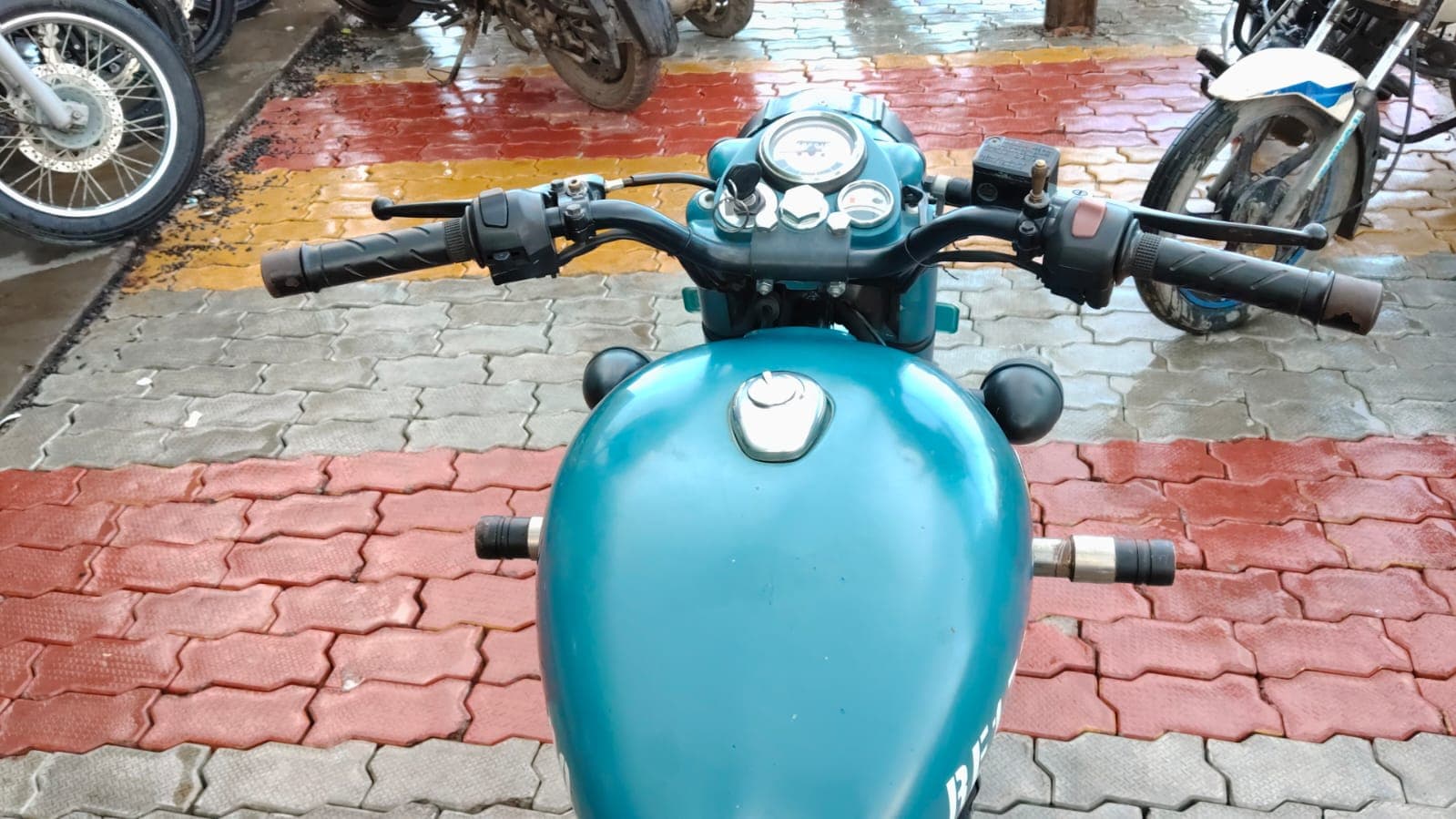 Royal Enfield Classic 350  3