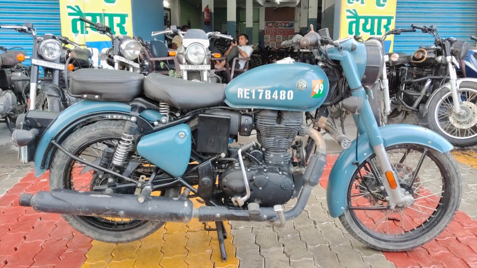 Royal Enfield Classic 350  5