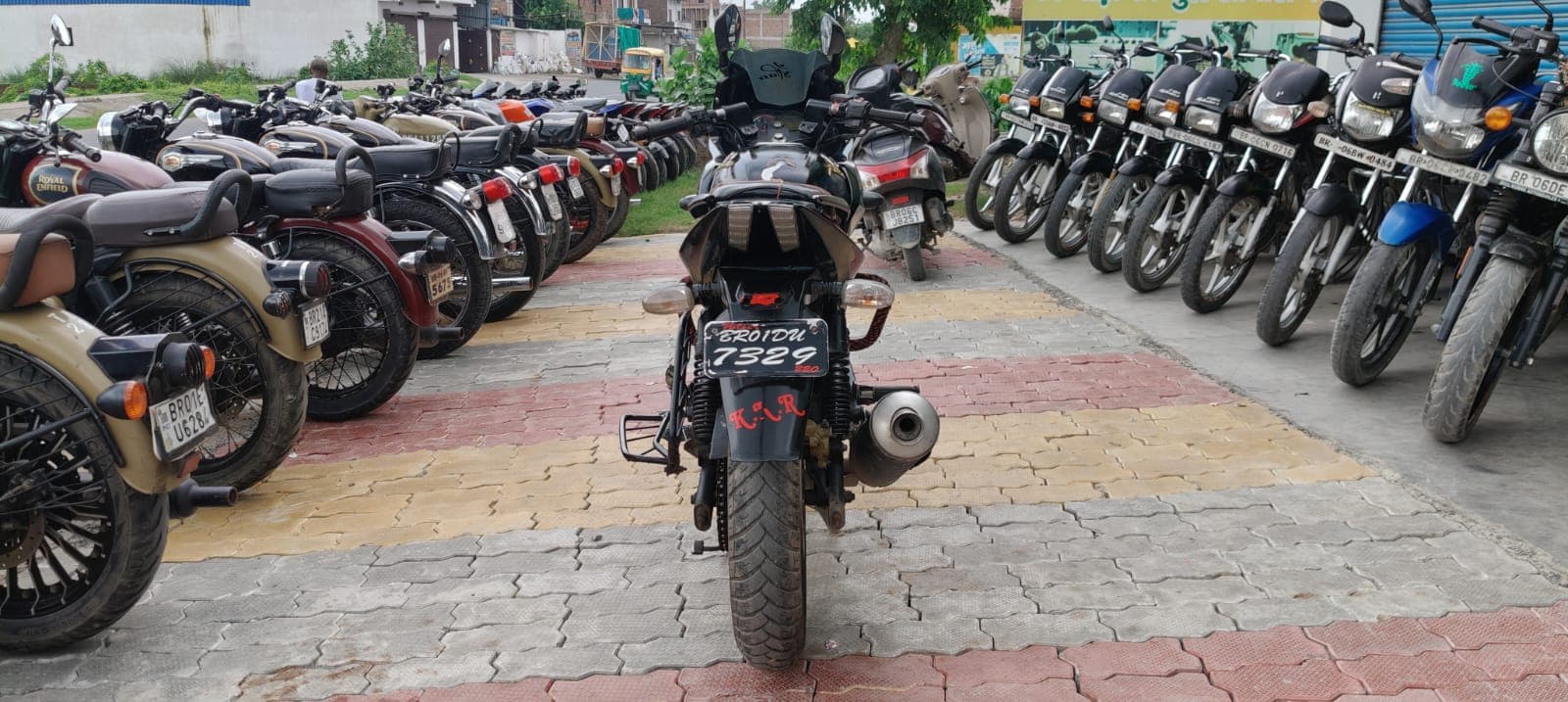 Bajaj Pulsar 220F 3