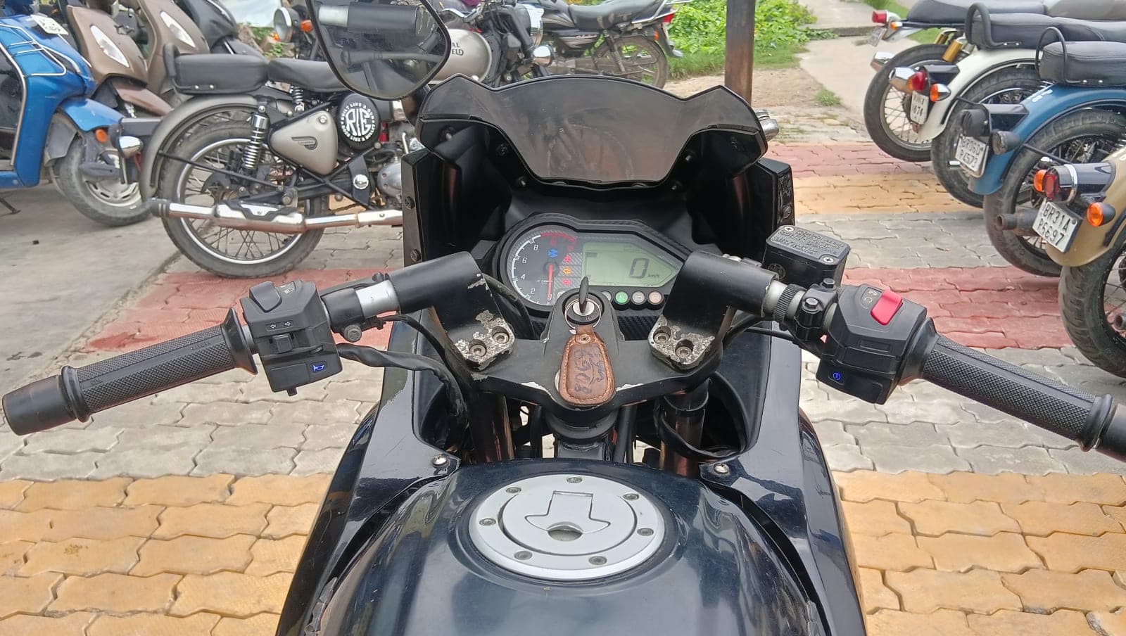 BAJAJ PULSAR 220 5