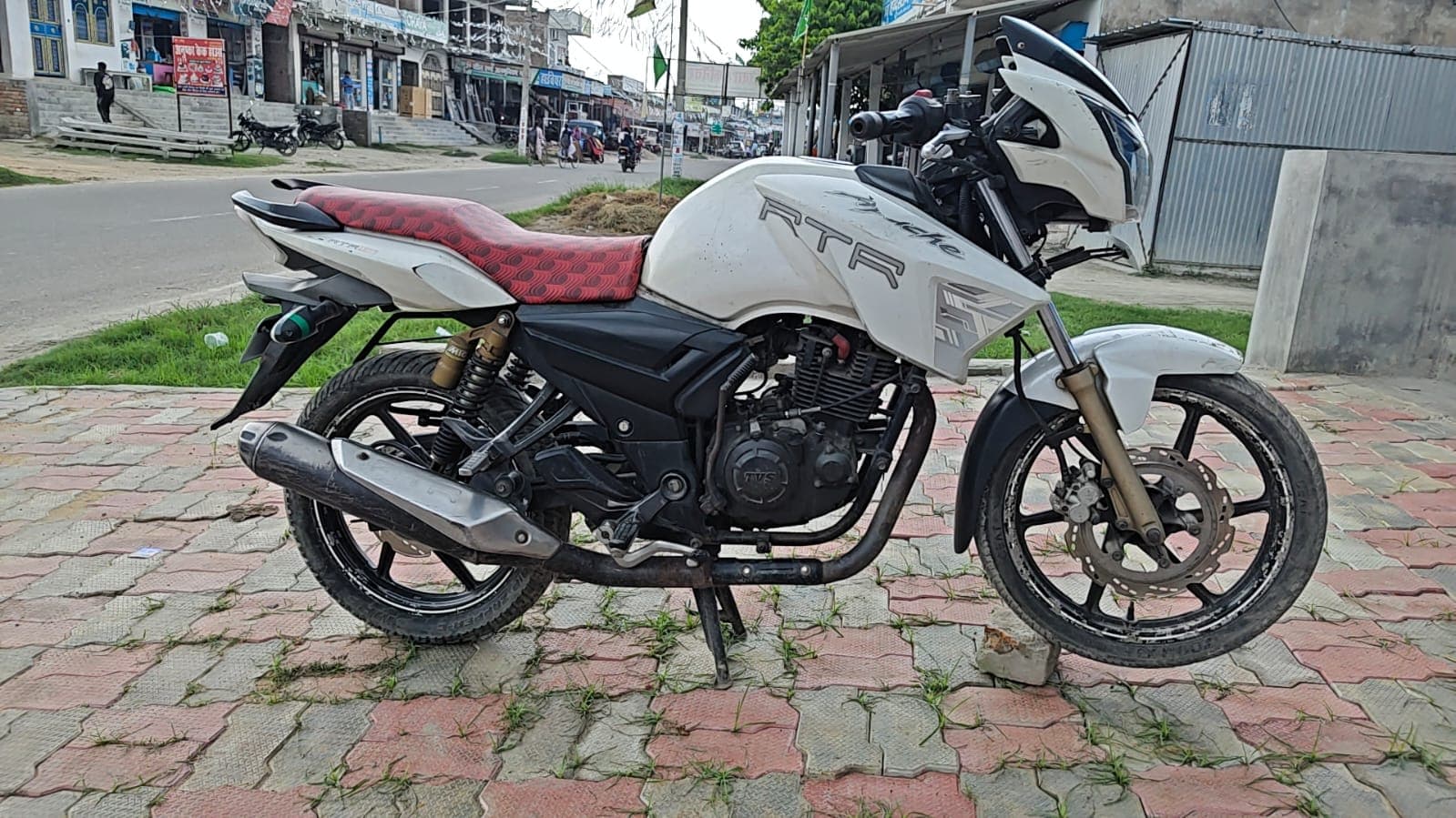 APACHE 180 4