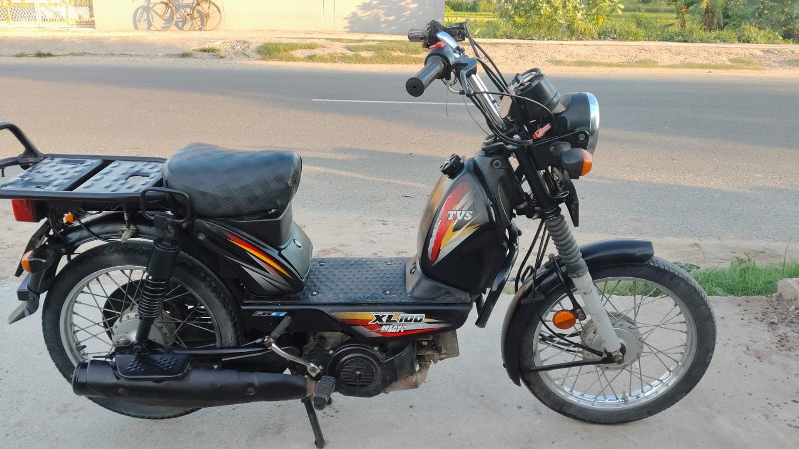 TVS XL 100