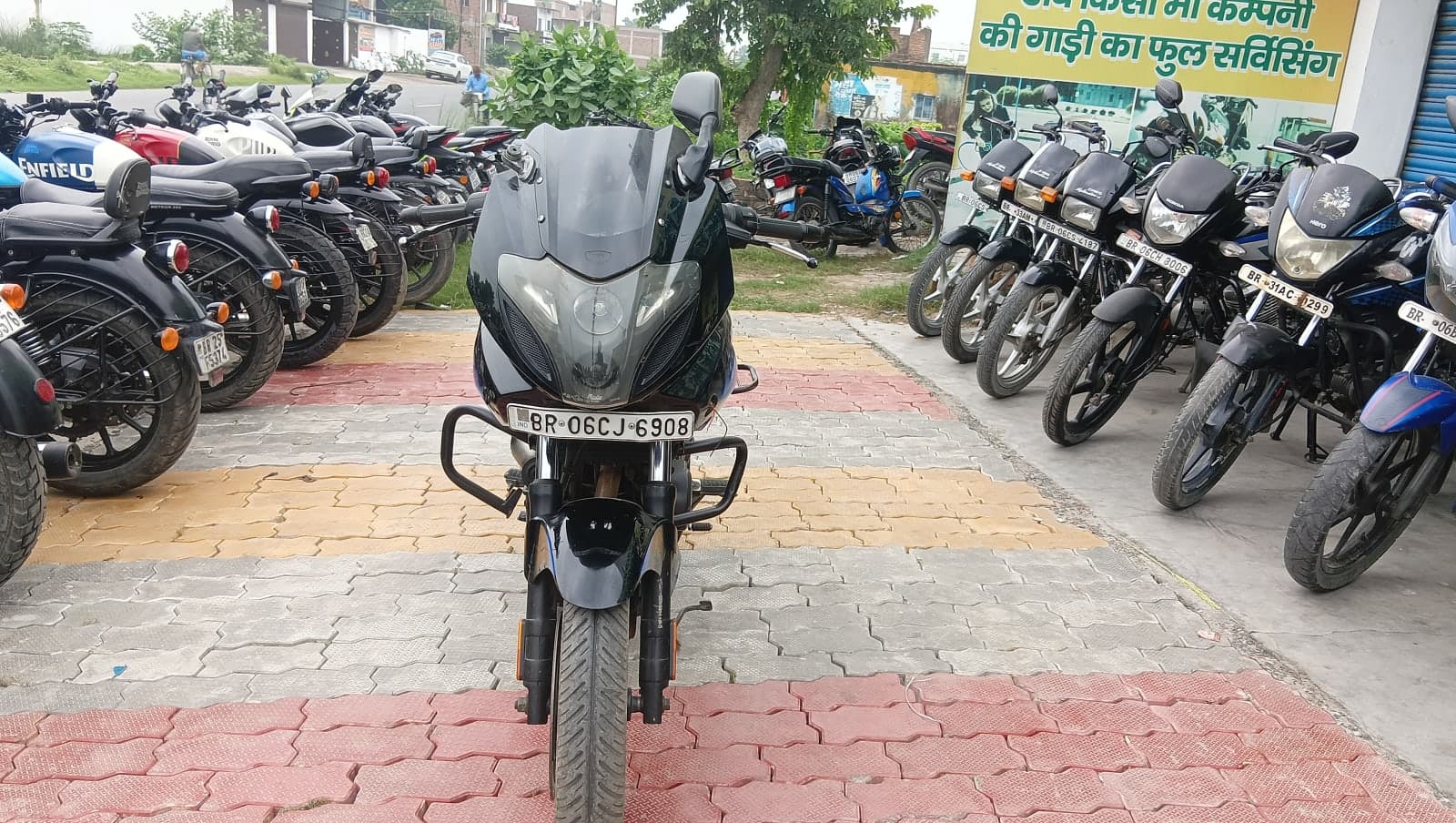 BAJAJ PULSAR 220